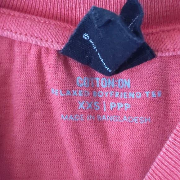 Peanuts Holiday Tshirt Snoop and Woodstock - Picture 4 of 7